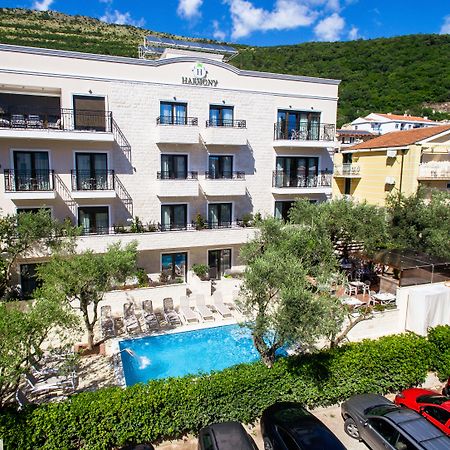 Hotel Harmony By Aycon Petrovac Bagian luar foto