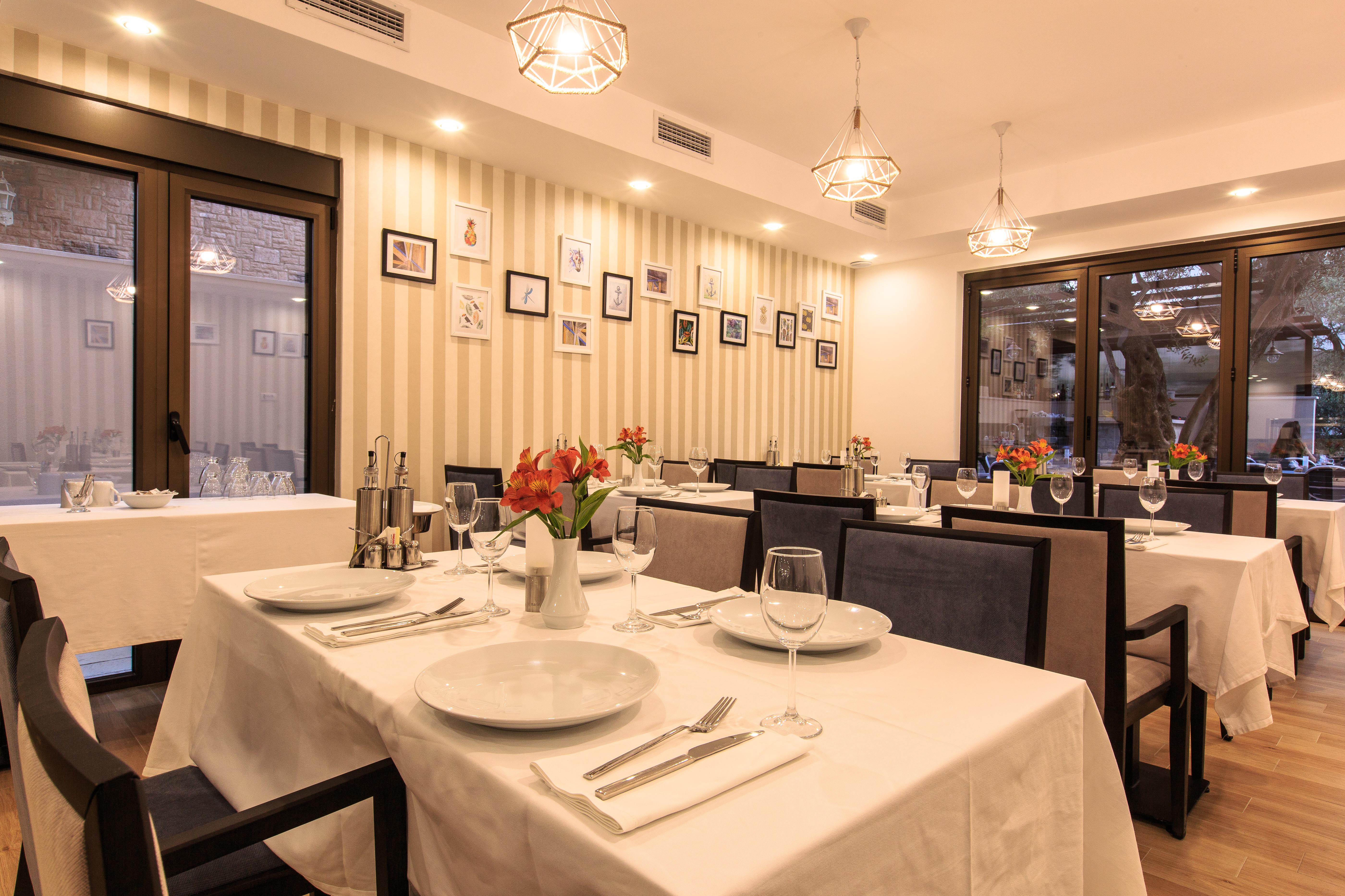 Hotel Harmony By Aycon Petrovac Bagian luar foto