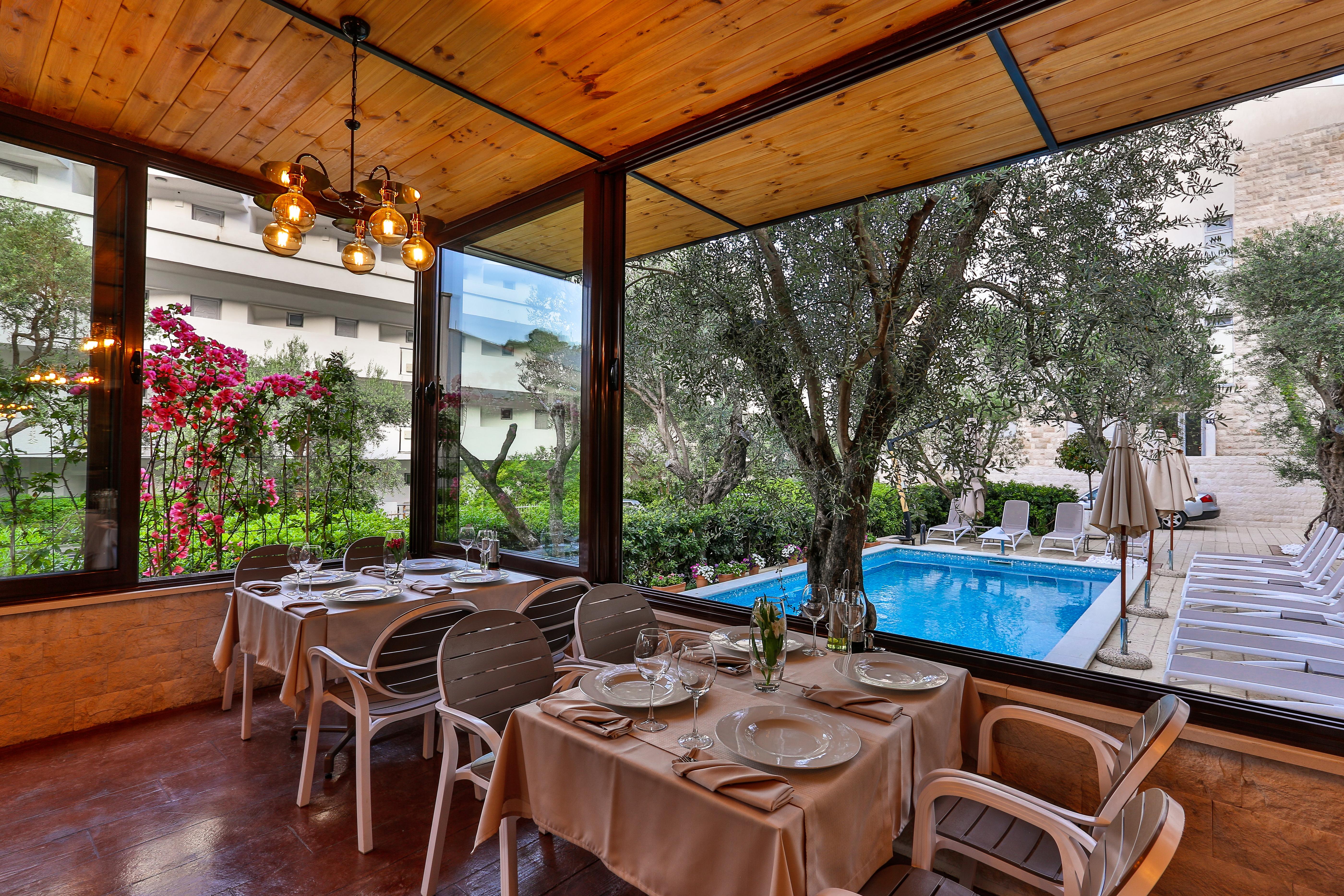 Hotel Harmony By Aycon Petrovac Bagian luar foto