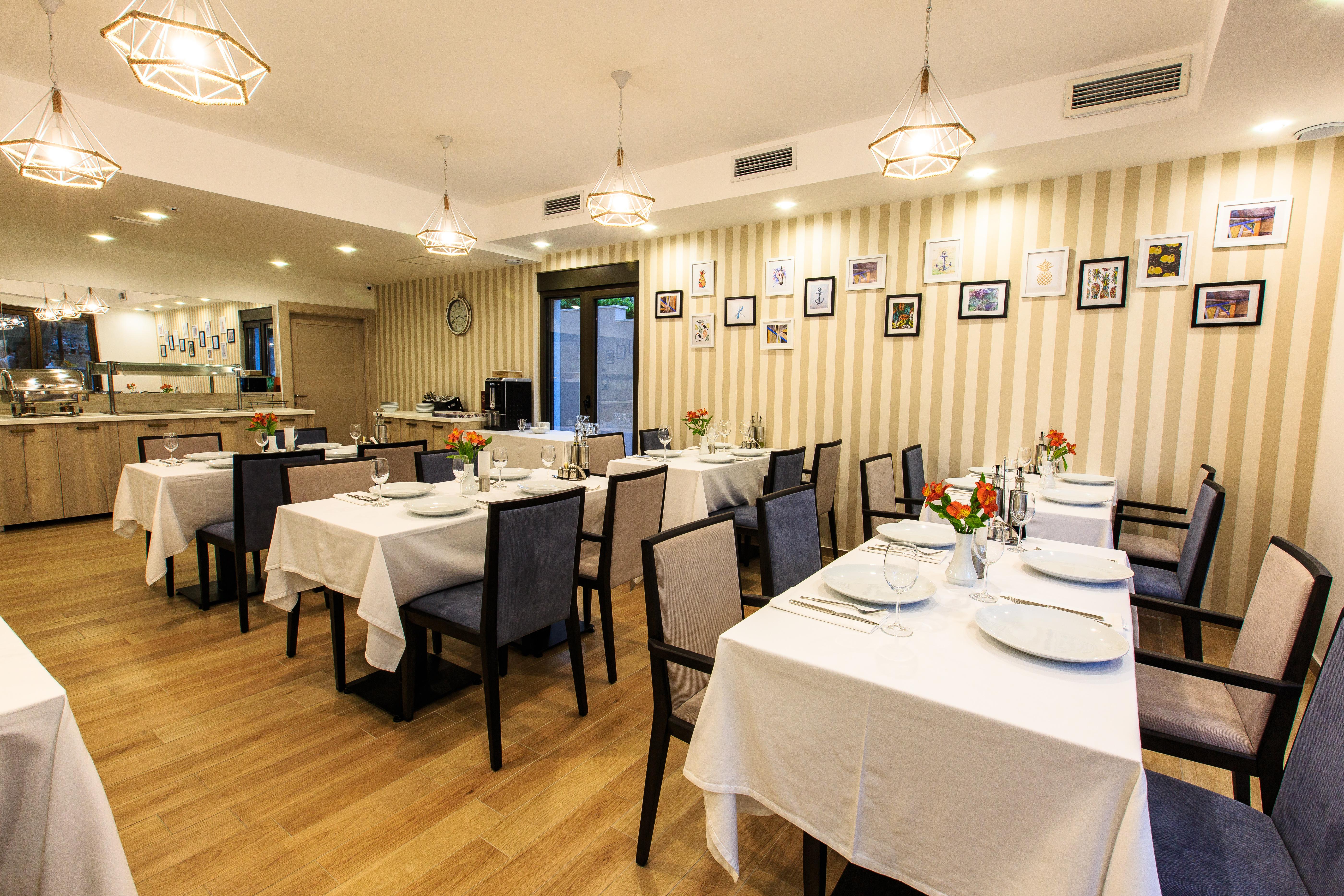 Hotel Harmony By Aycon Petrovac Bagian luar foto