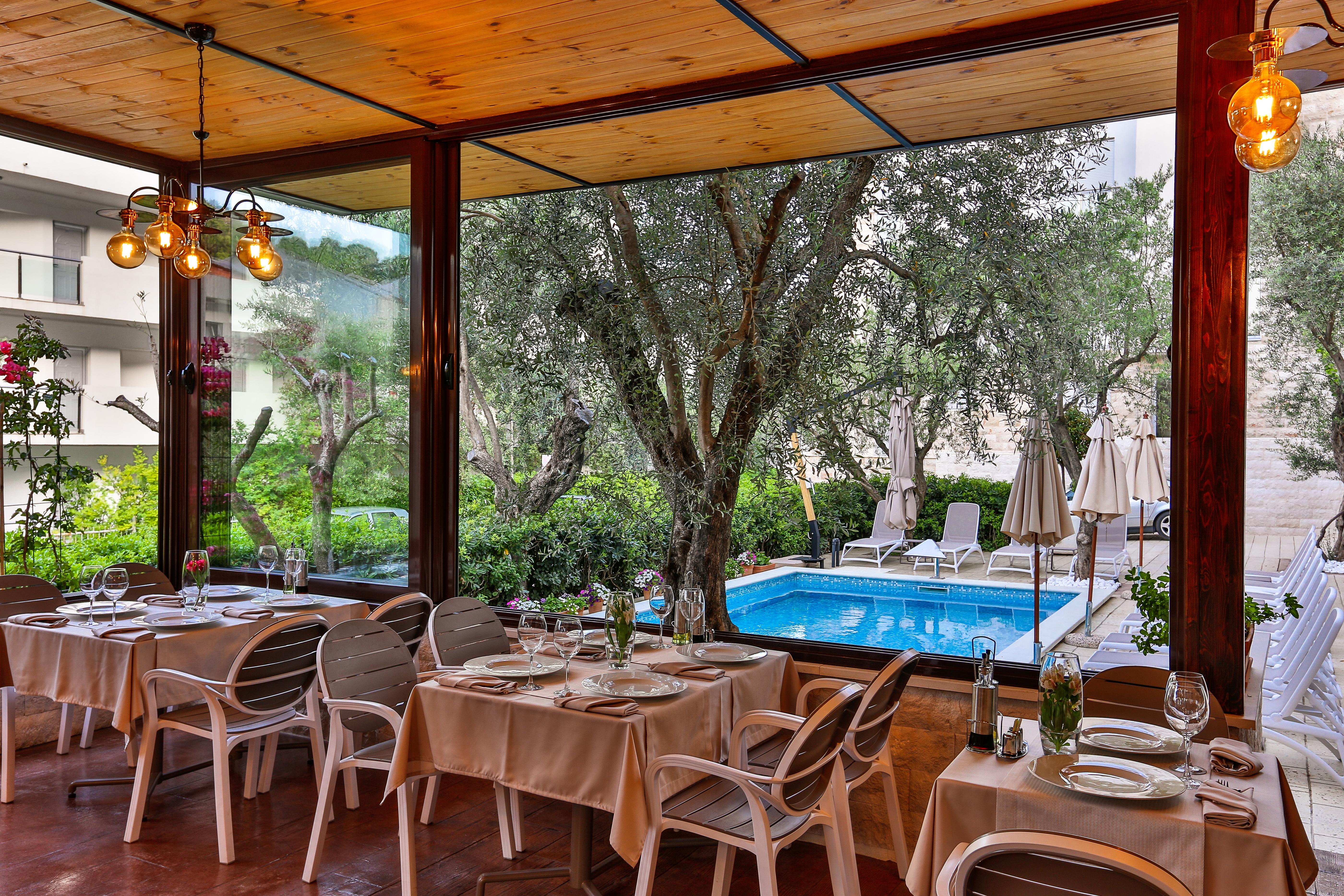 Hotel Harmony By Aycon Petrovac Bagian luar foto