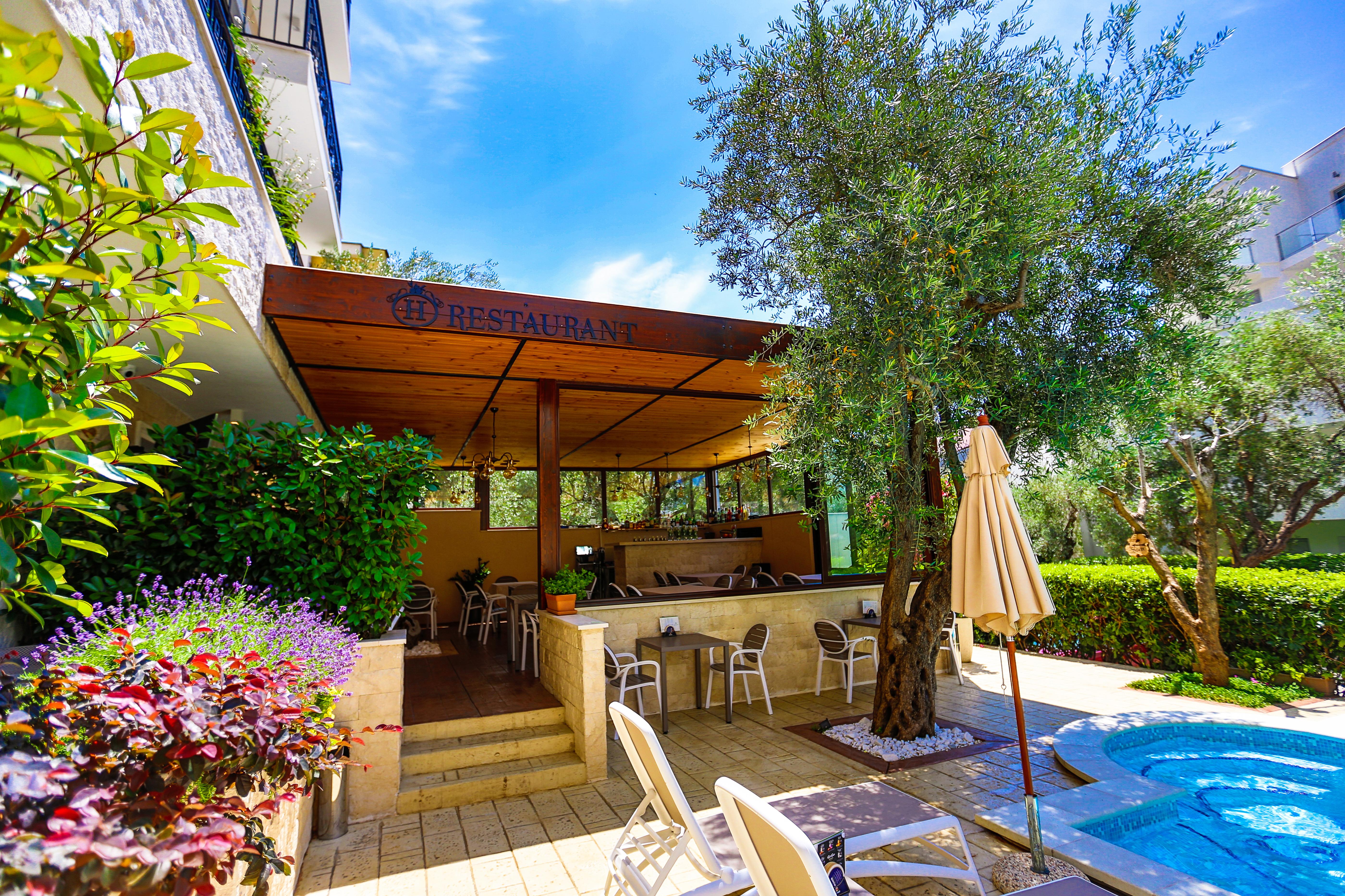 Hotel Harmony By Aycon Petrovac Bagian luar foto