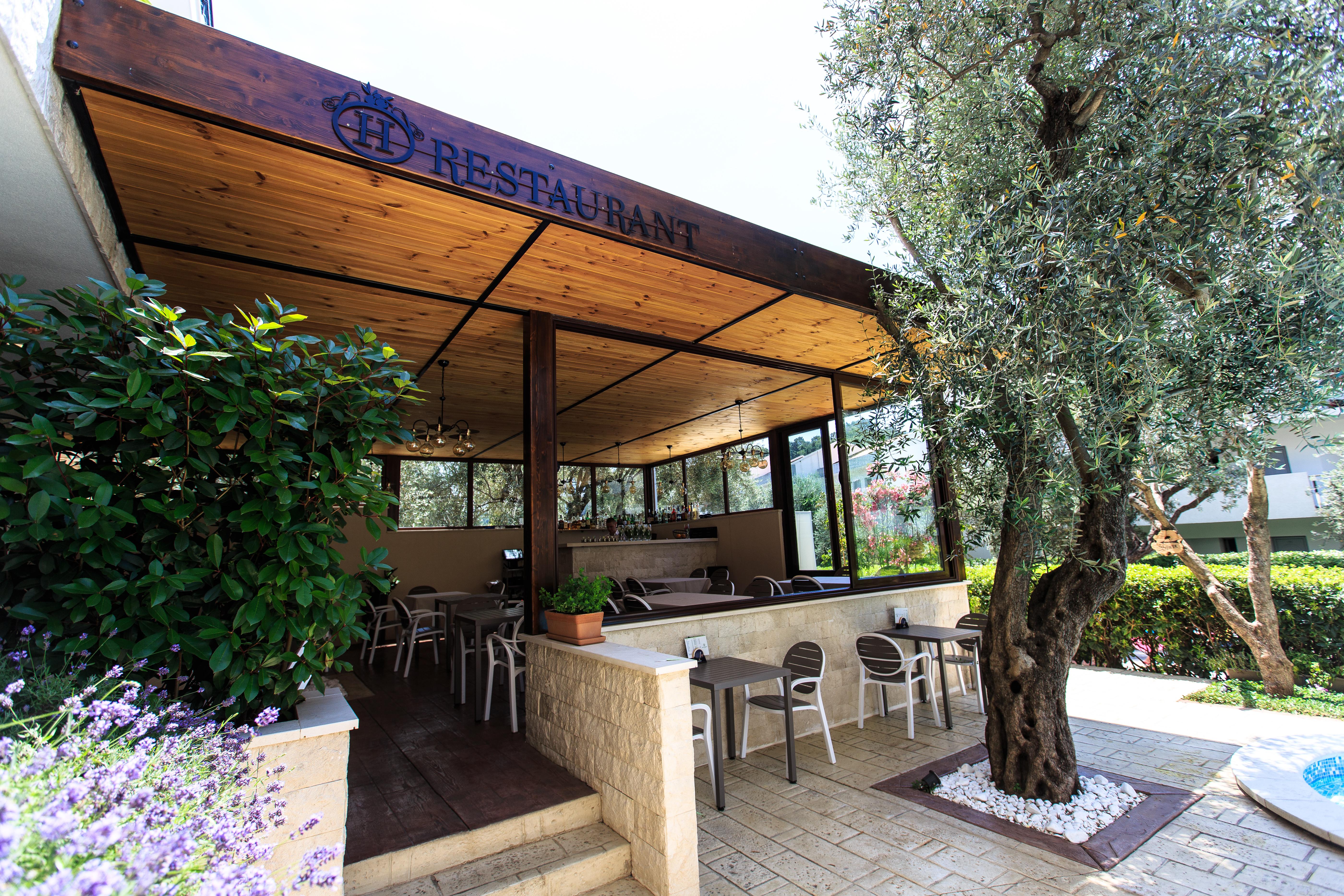Hotel Harmony By Aycon Petrovac Bagian luar foto