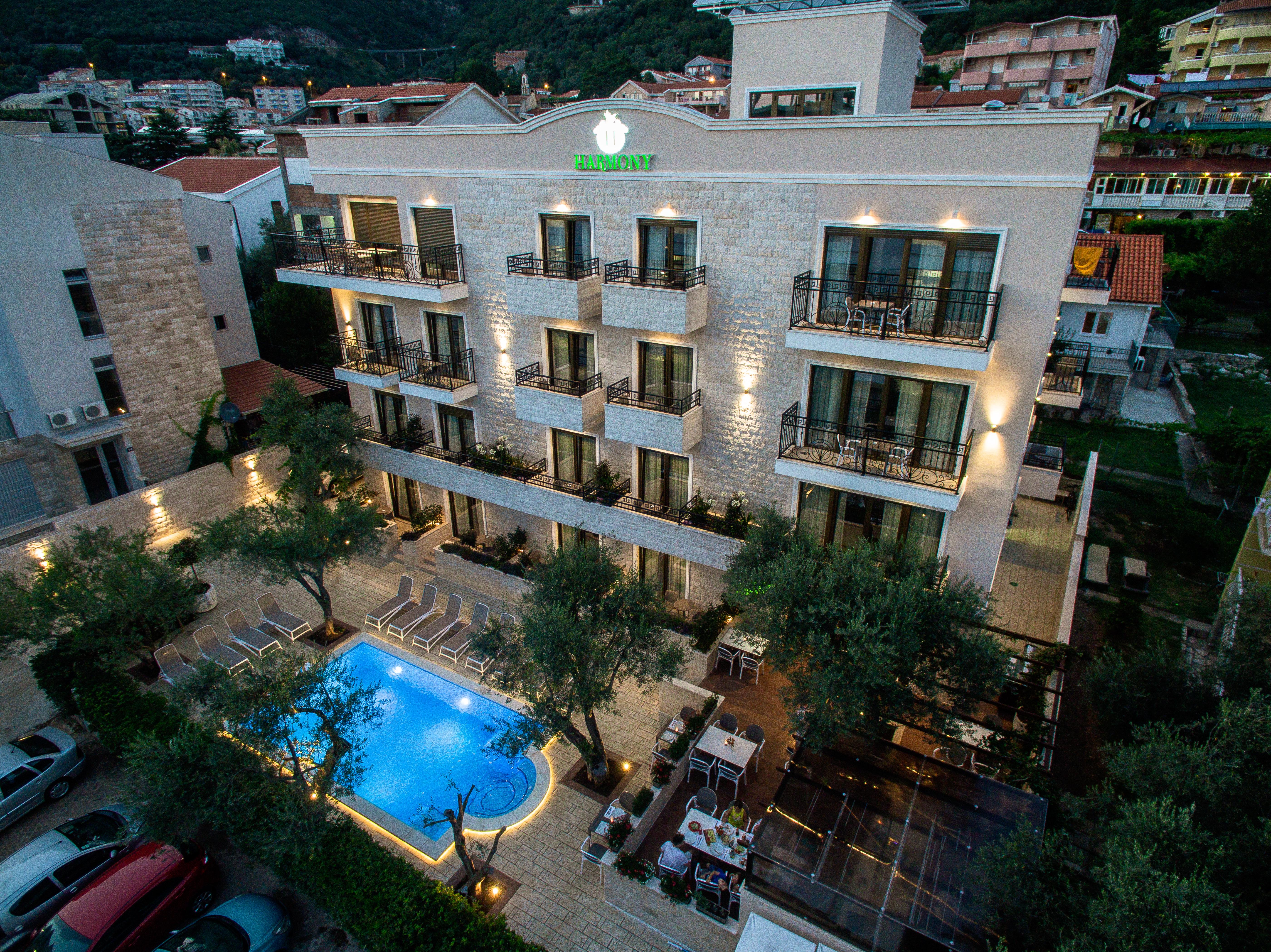 Hotel Harmony By Aycon Petrovac Bagian luar foto