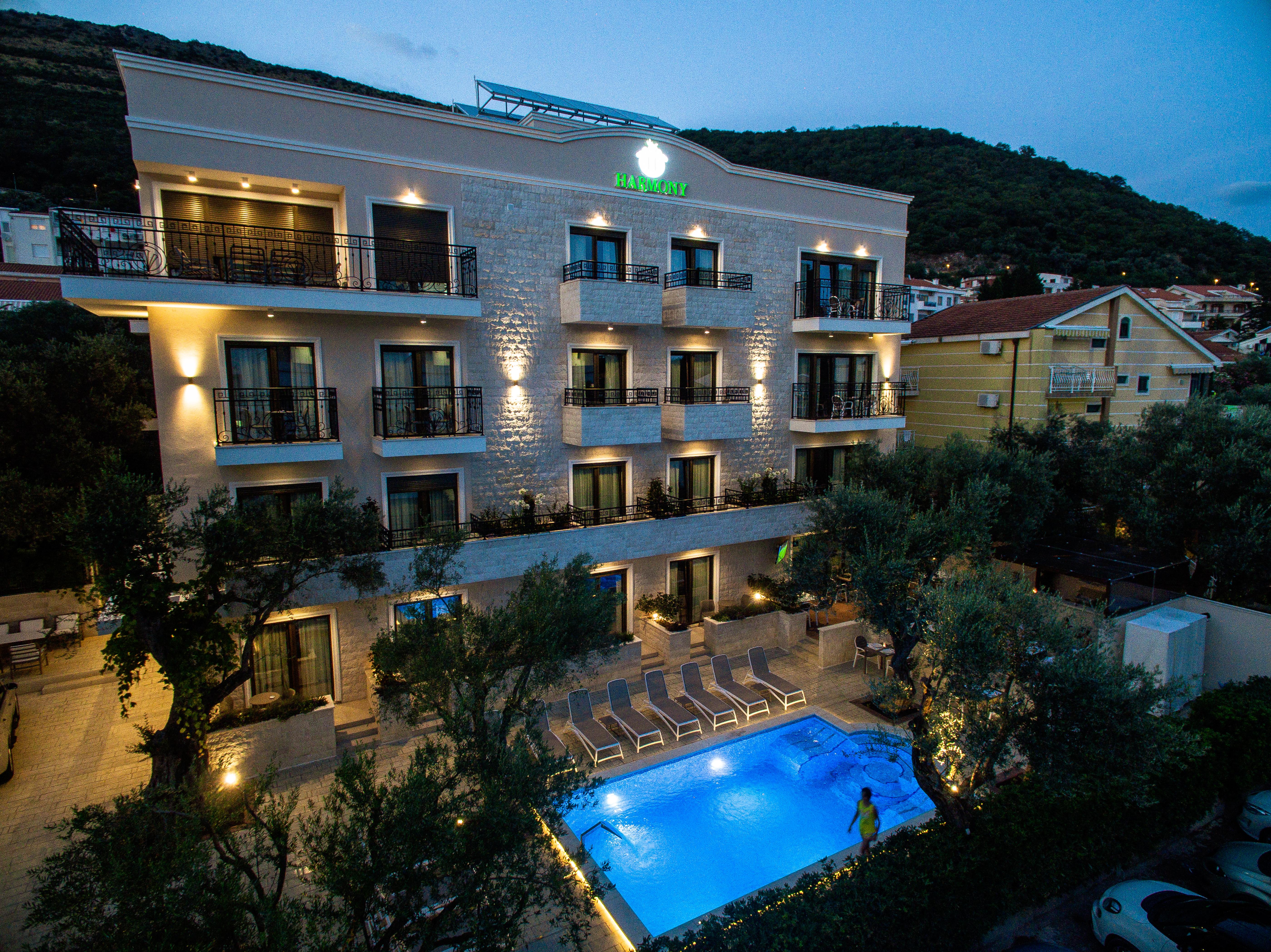 Hotel Harmony By Aycon Petrovac Bagian luar foto