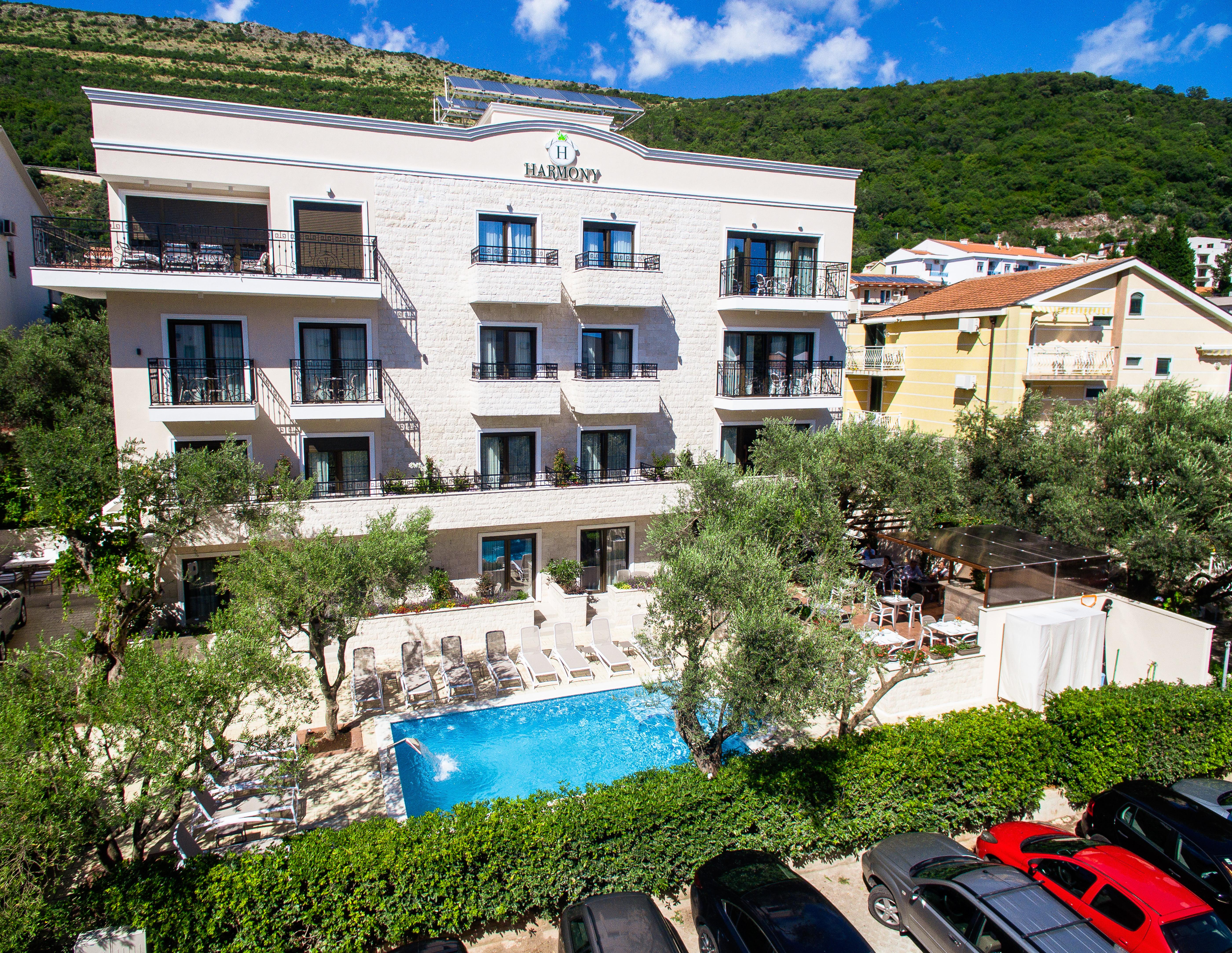 Hotel Harmony By Aycon Petrovac Bagian luar foto