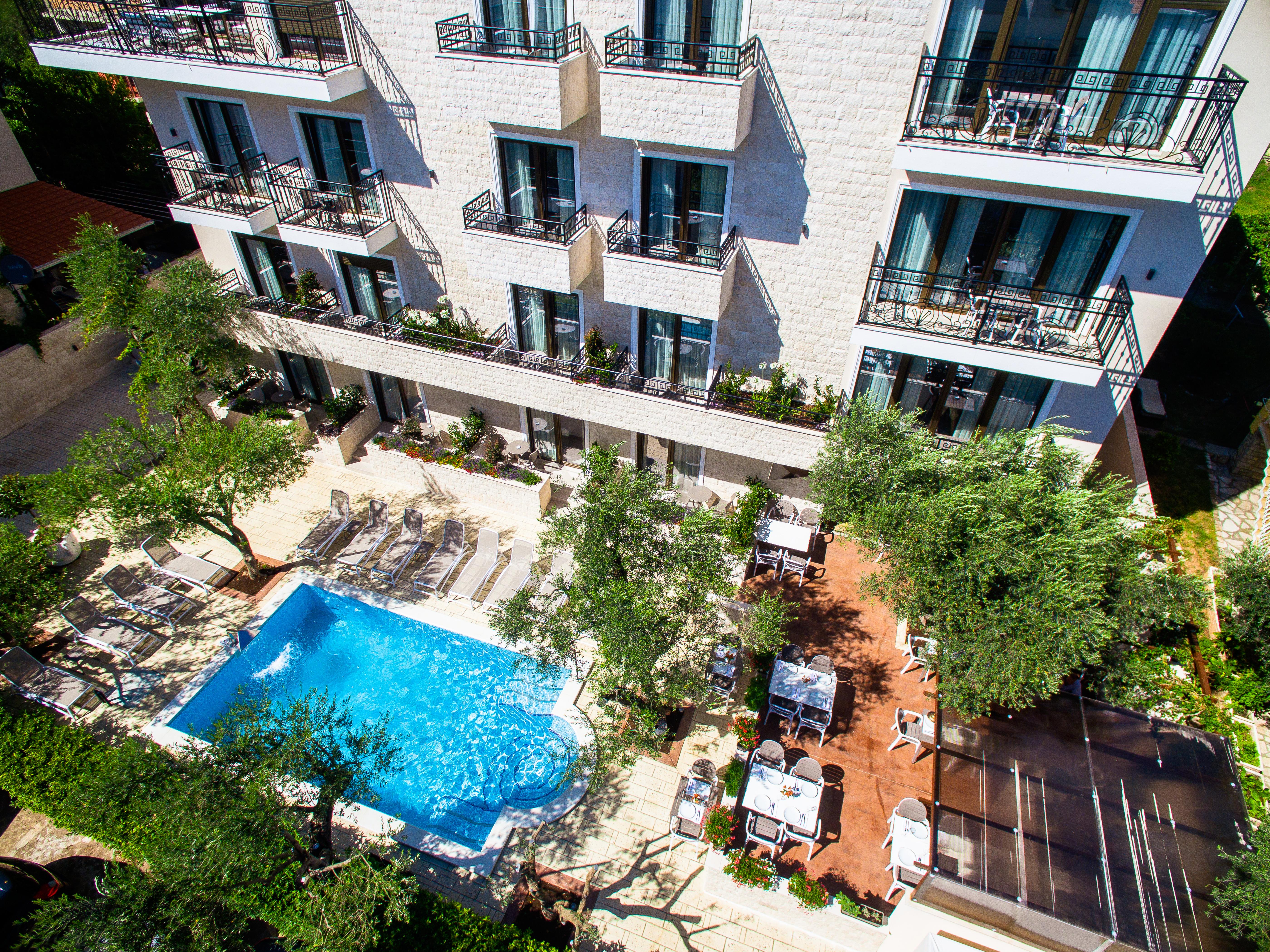 Hotel Harmony By Aycon Petrovac Bagian luar foto