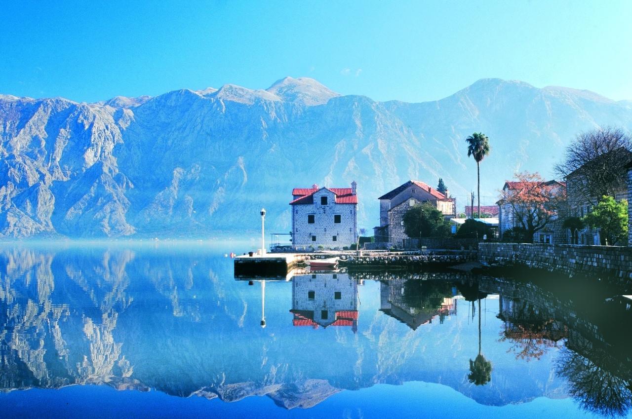 Hotel Harmony By Aycon Petrovac Bagian luar foto